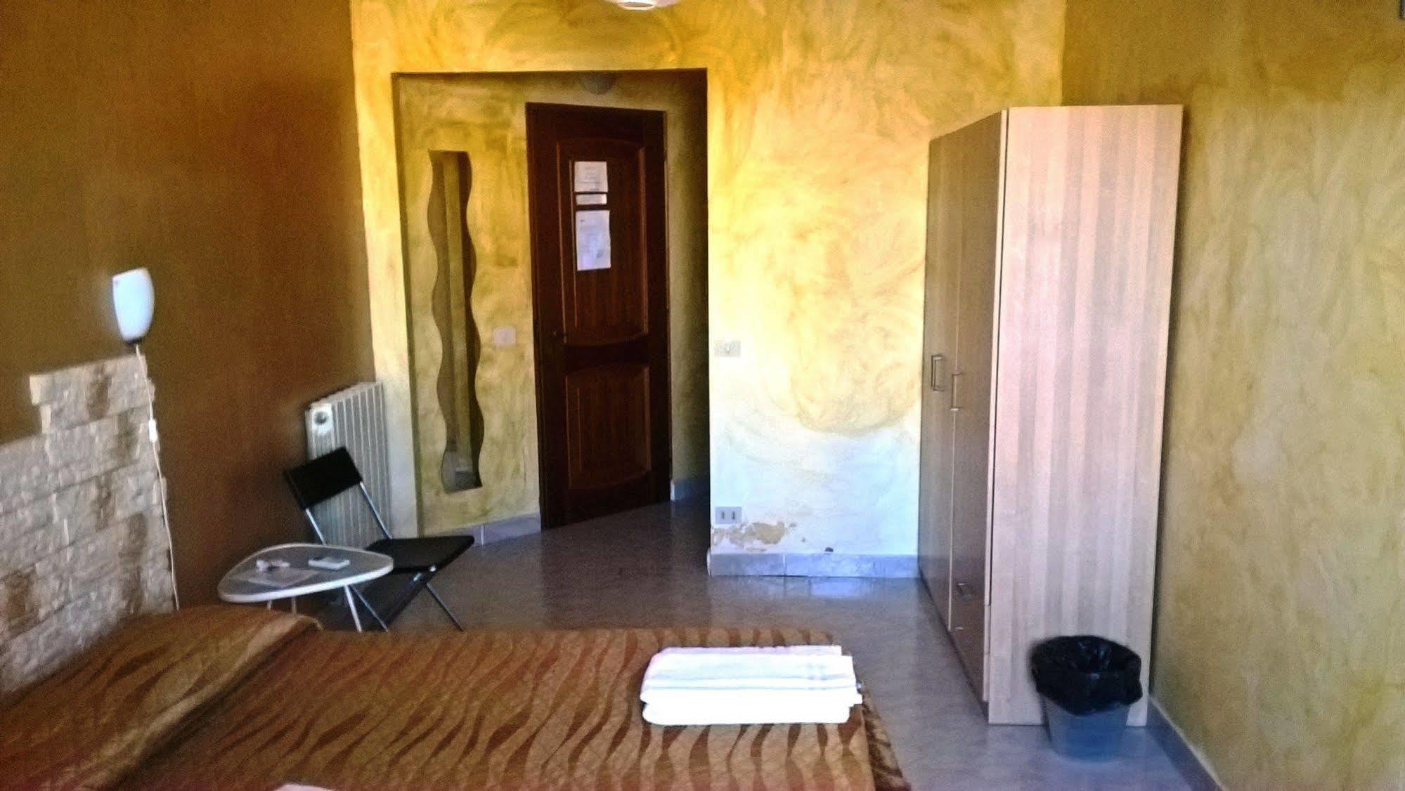 Gigi Holiday Rooms Roma Exterior foto