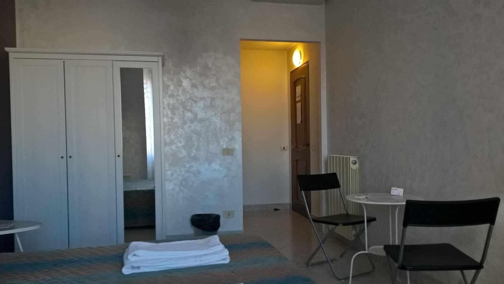 Gigi Holiday Rooms Roma Exterior foto
