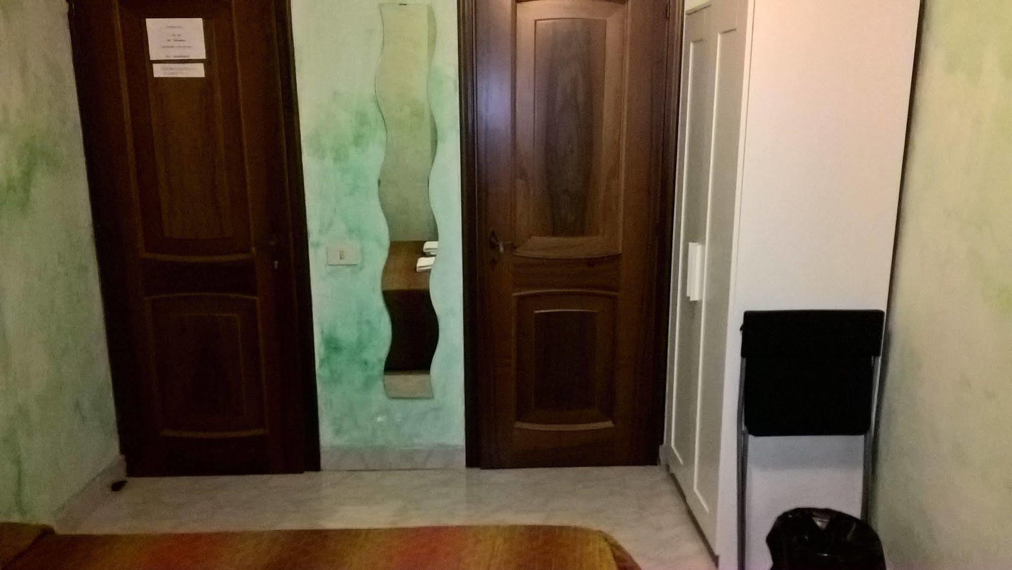 Gigi Holiday Rooms Roma Exterior foto