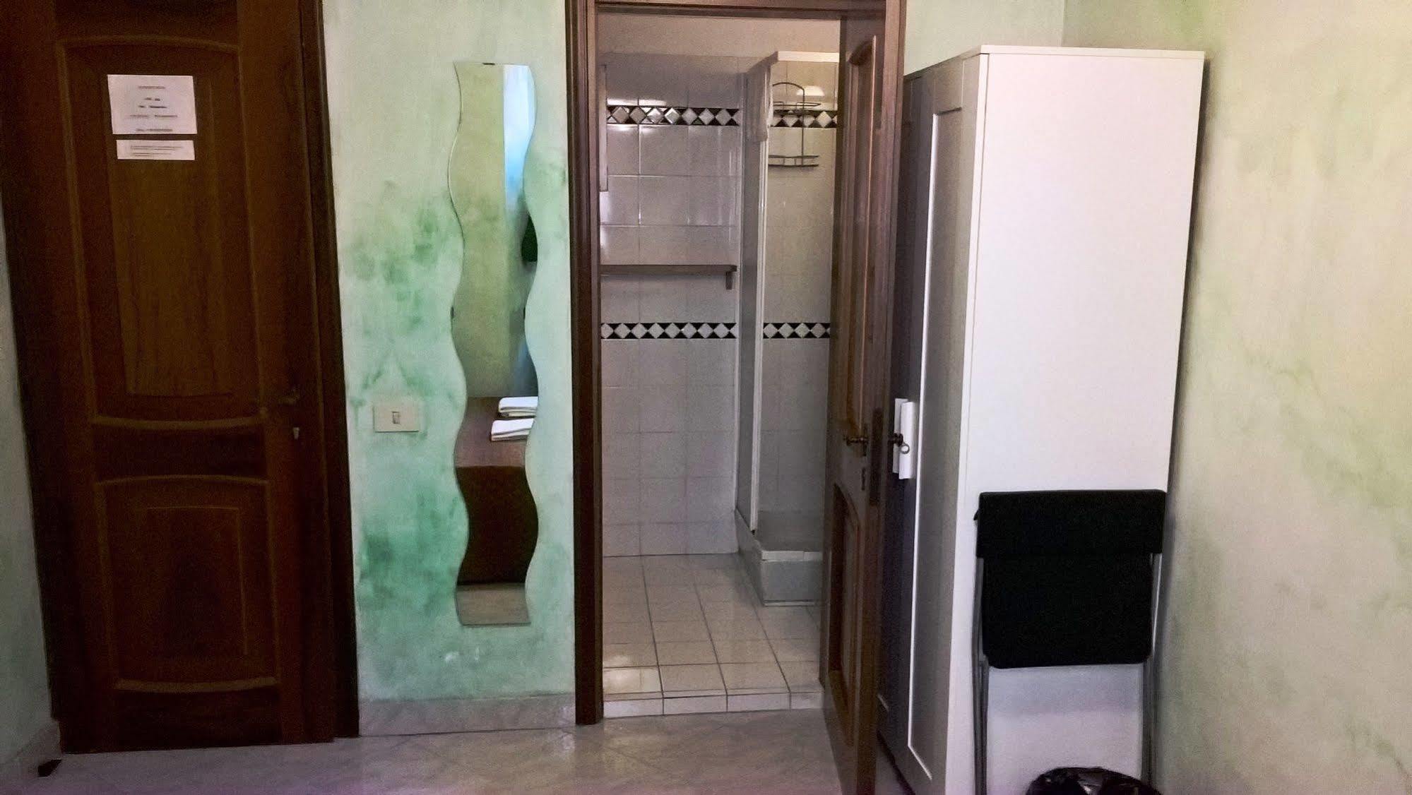 Gigi Holiday Rooms Roma Exterior foto